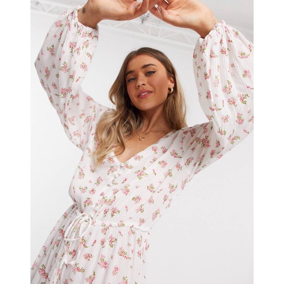 NWT- lightweight floral romper - Picture 2 of 4